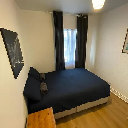 Comfort Double Near Airport - 5 Homestay *
